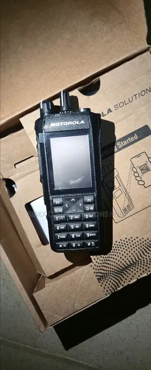 Mototrbo R7 VHF Walkie Talkie