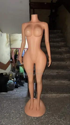 Female Headless Plastic Big Bum Bum Mannequin