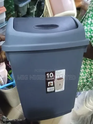 10l Small Swing Top Bin Plastic Dustbin With Bathroom