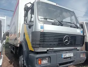 Mercedes Benz 2534 Cargo Truck 8tires 32 Feet Long German