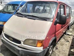 Ford Transit 2000 Red