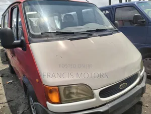 Ford Transit 2000 Red