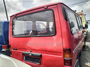Ford Transit 2000 Red