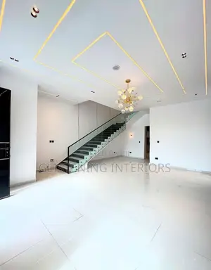 Staircase Design With A 10mm Plain Tempering Glass Frame