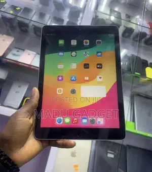 Apple iPad 9.7 32 GB Gray