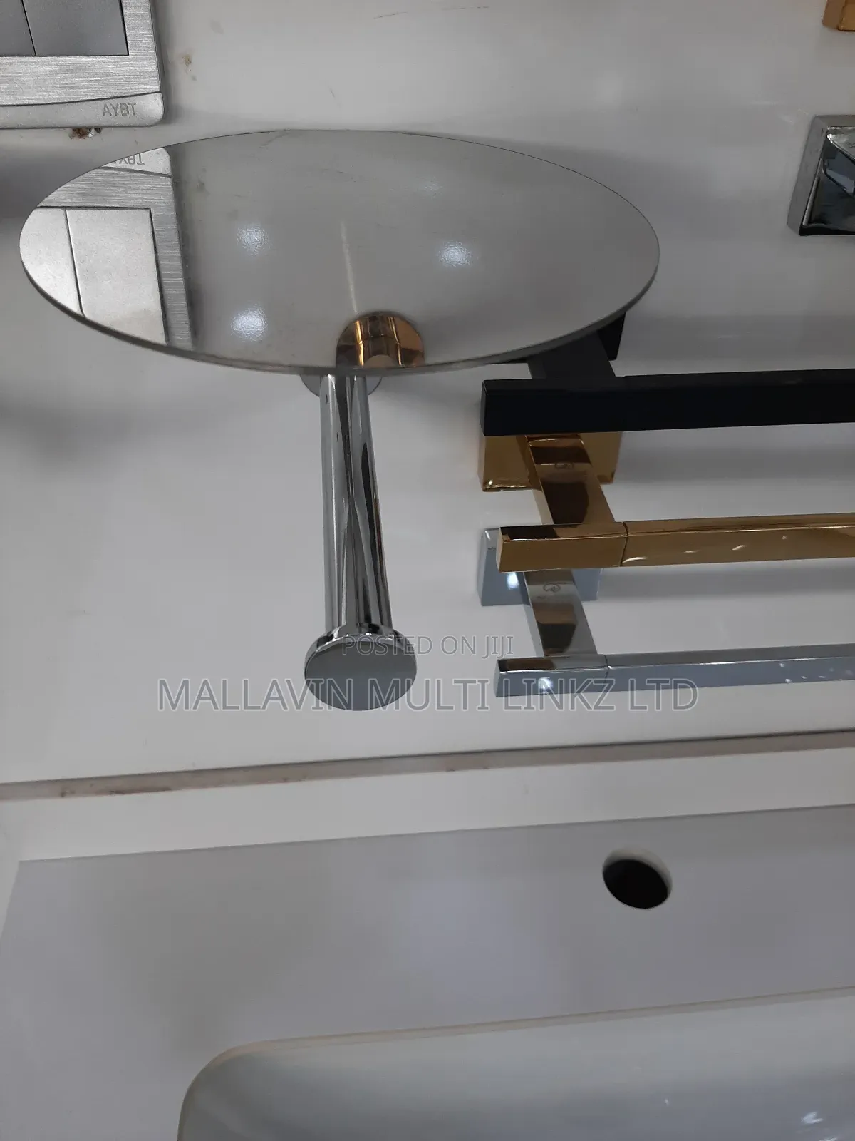 Modern Tissue Holder