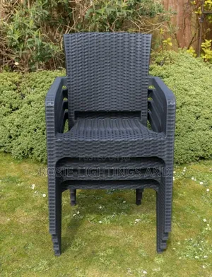 Stackable Molded Plastic Outdoor Chairs ( by 4 Set)
