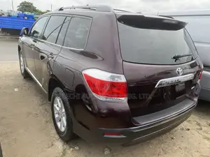 Toyota Highlander SE 2011 Purple