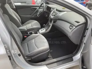 Hyundai Elantra SE 4dr Sedan (1.8L 4cyl 6A) 2014 Silver