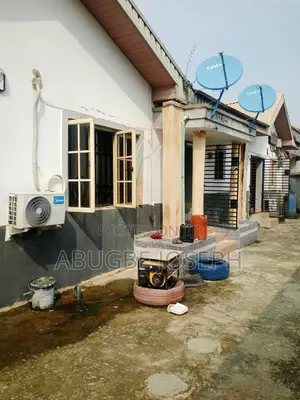 6bdrm Room & Parlour in Seaside Estate for sale