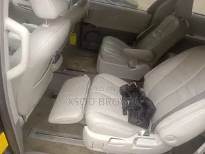 Toyota Sienna XLE 7-Passenger 4dr Minivan AWD (3.5L 6cyl 6A) 2014 Gray