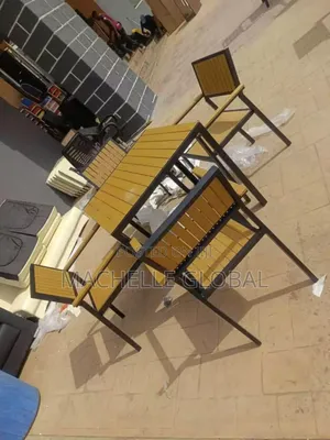 Classic Dinning Table With Chairs