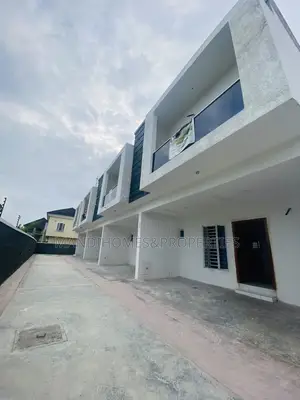 4bdrm Townhouse/Terrace in Ikota for sale