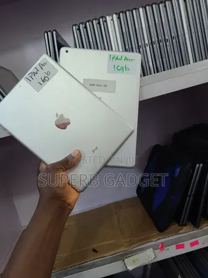 Apple iPad Air 16 GB Gray