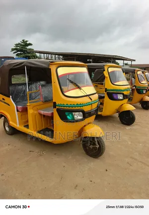 TVS Apache 160 4V 2024 Yellow