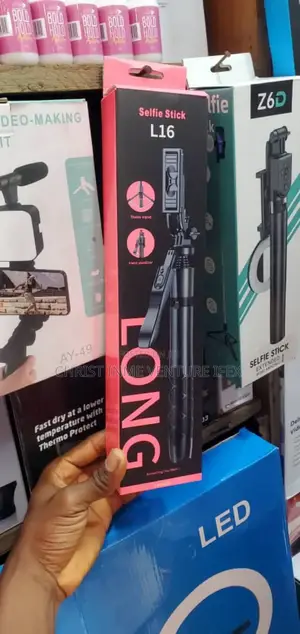 L16 Selfish Phone Stand