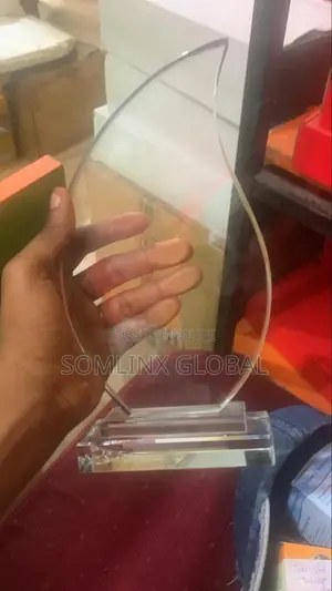 Crystal Mango Shape With Glass Base