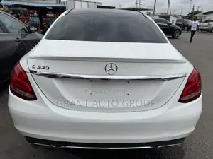 Mercedes-Benz C300 Luxury 4dr AWD 4Matic Sedan (2.0L 4cyl 7A) 2015 White