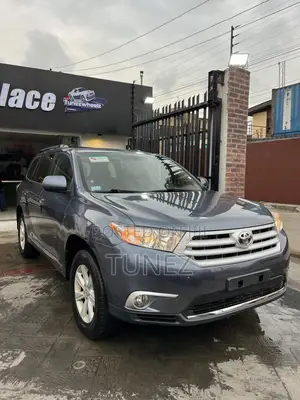 Toyota Highlander Plus 3.5L 4WD 2013 Gray