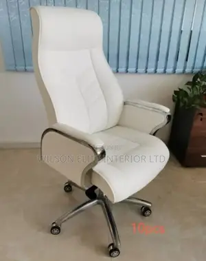 Rolling Executive Office Chair – Smooth Stable Movement