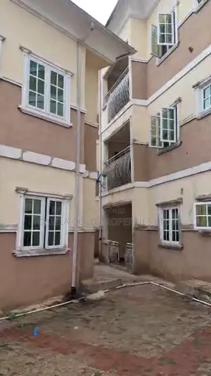 20bdrm Apartment in Benin City for sale