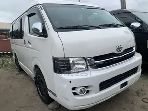 Toyota HiAce 2015 White