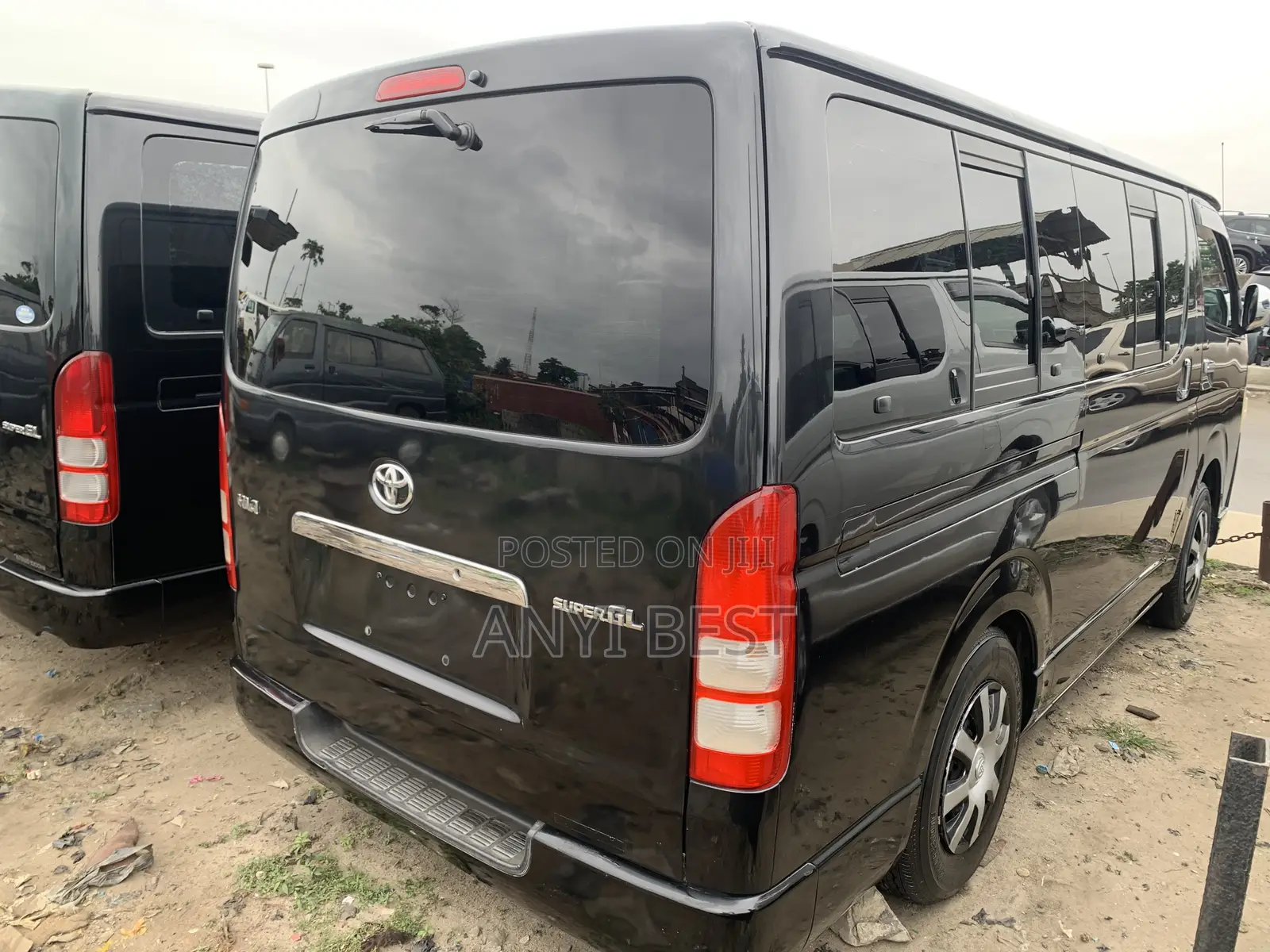 Toyota HiAce 2016 Black