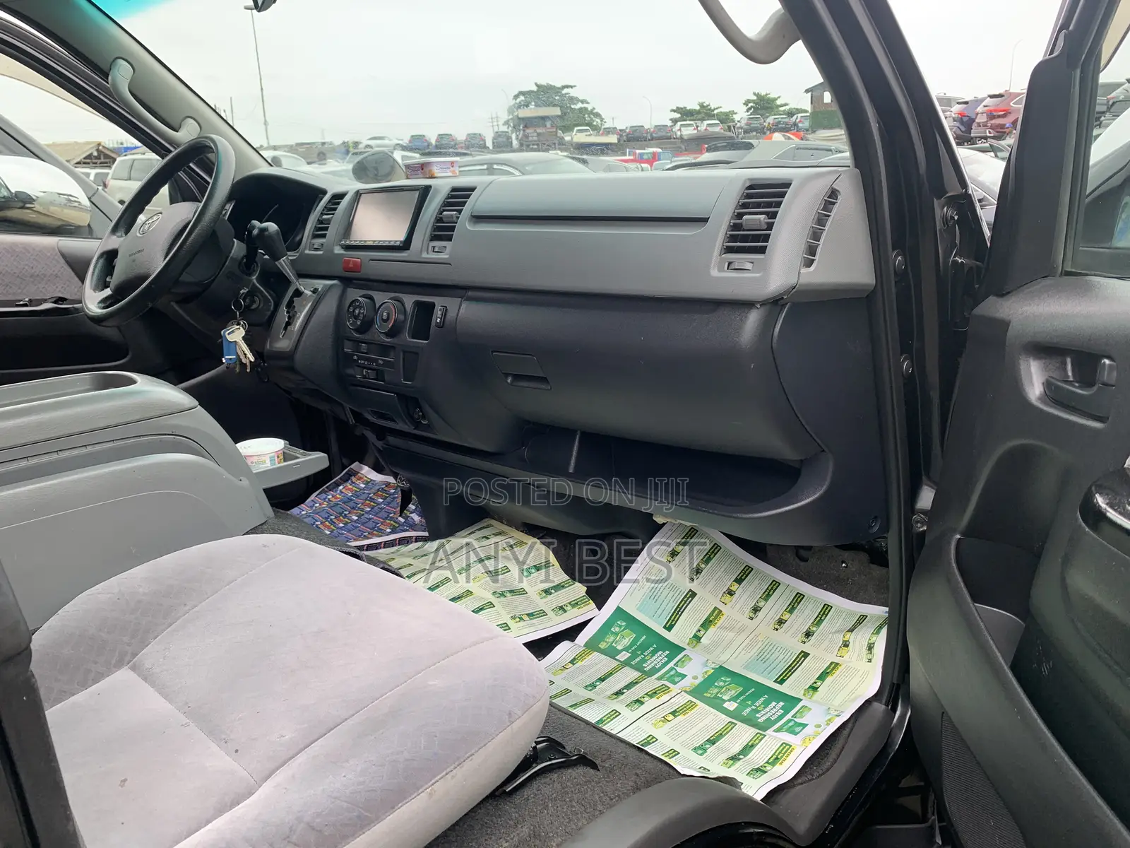 Toyota HiAce 2016 Black