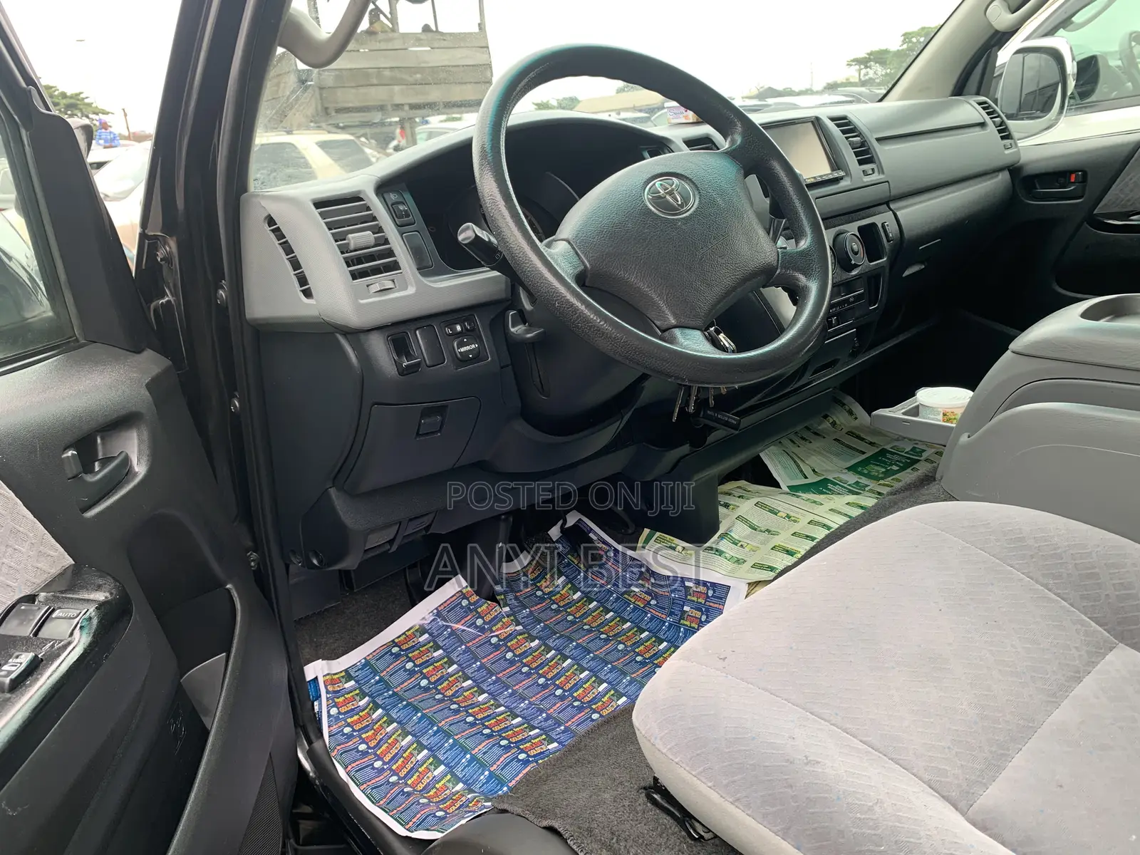 Toyota HiAce 2016 Black