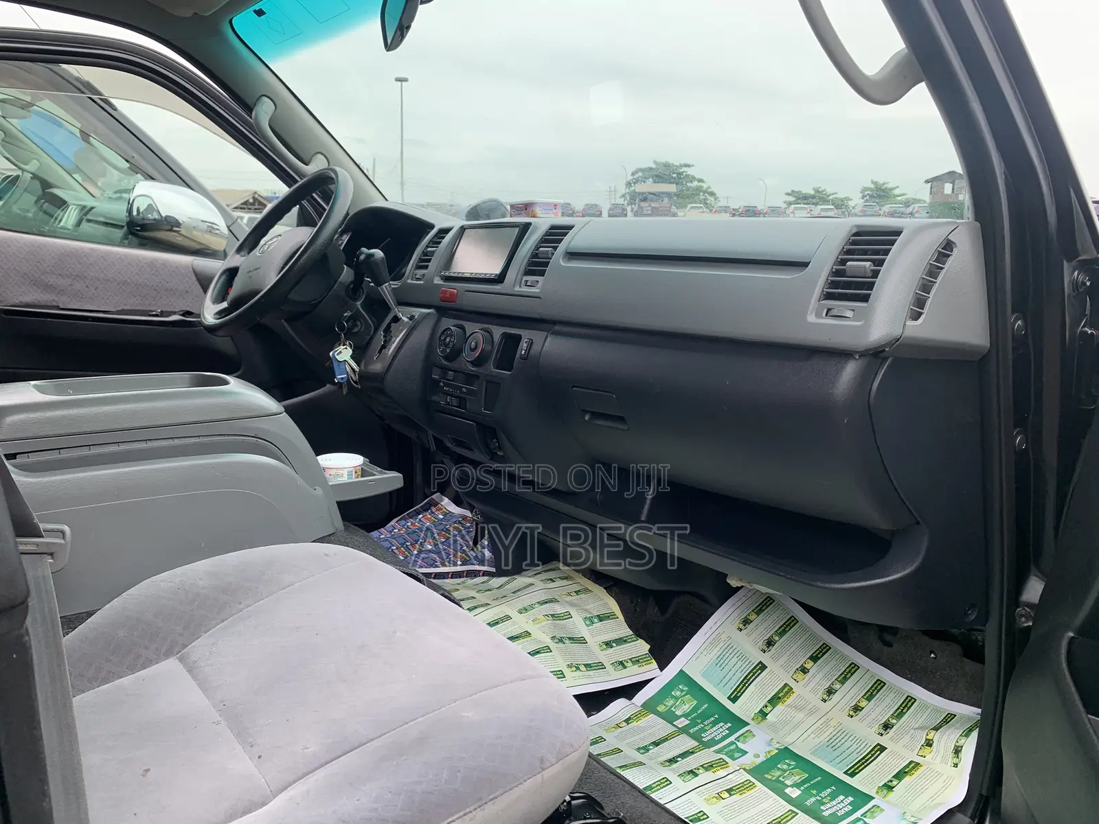 Toyota HiAce 2016 Black
