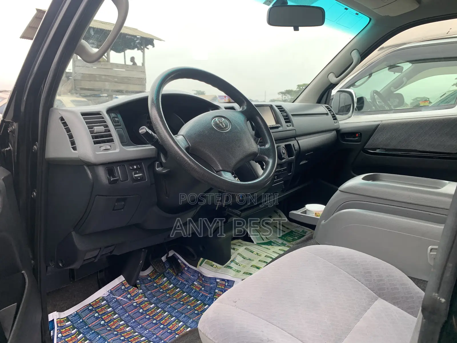Toyota HiAce 2016 Black