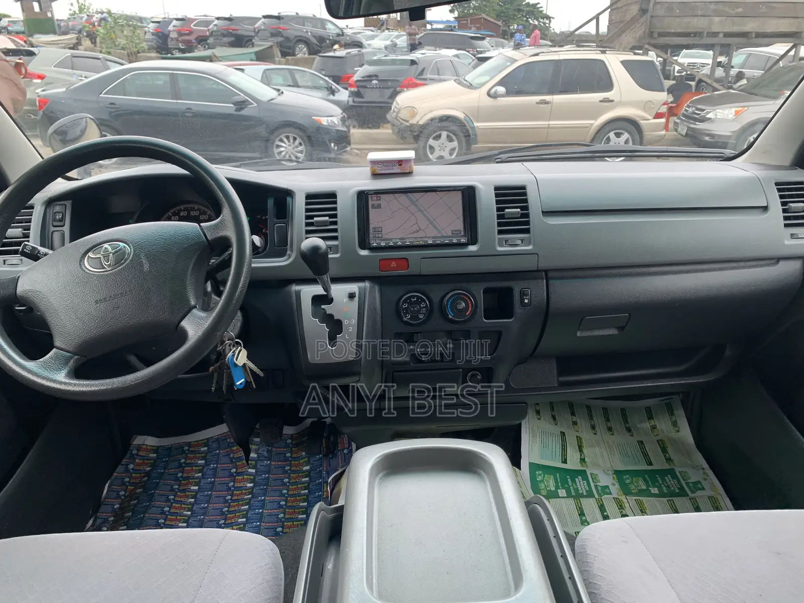 Toyota HiAce 2016 Black