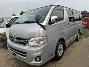 Toyota HiAce 2015 Silver