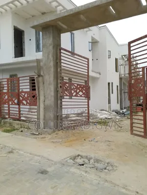 3bdrm Duplex in Service Estate for sale