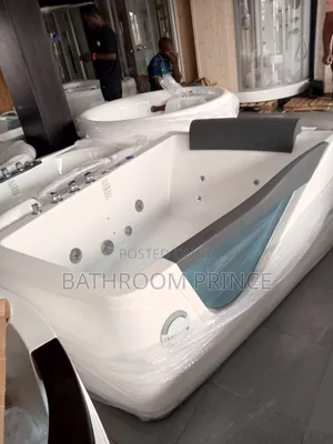 Square Jacuzzi With Side Glass