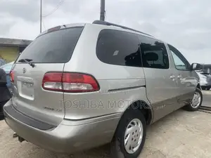 Toyota Sienna LE 2002 Silver