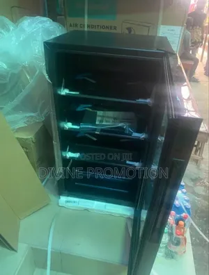 Table Top Hisense Chiller, Beverage Display Cooler, 91 Liter