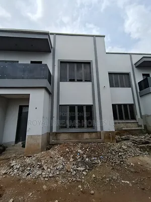 4bdrm Duplex in Idu Industrial for sale