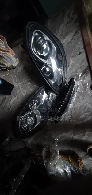 Headlights Porsche Macan