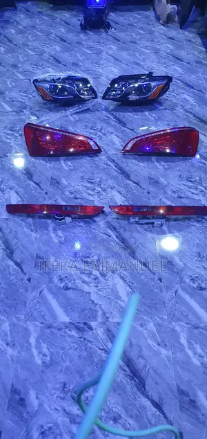 Headlights Audi Q5 2010