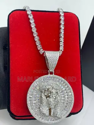 Round Pendant Cubic Zirconia Necklace Tennis Chain
