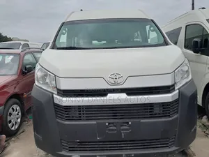 Toyota HiAce 2021 White