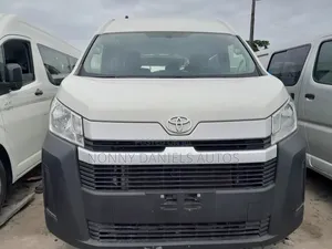 Toyota HiAce 2021 White