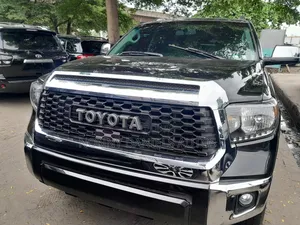 Toyota Sequoia Platinum FFV 4dr SUV 4WD (5.7L 8cyl 6A) 2015 Black