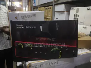 Focusrite 2i2 4th Gen. Studio Bundle