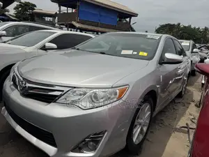 Toyota Camry XLE 4dr Sedan (2.5L 4cyl 6A) 2012 Silver