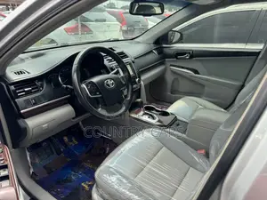 Toyota Camry XLE 4dr Sedan (2.5L 4cyl 6A) 2012 Silver