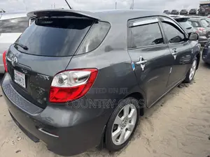 Toyota Matrix L Hatchback FWD (1.8L 4cyl 5M) 2013 Gray