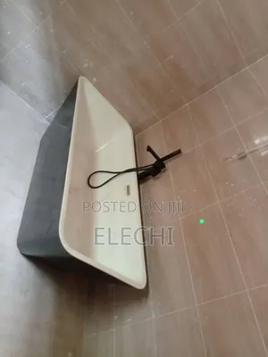 White And Black Acrylic Bathtub