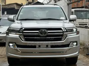 Toyota Land Cruiser 4.5 V8 GL 2015 Silver